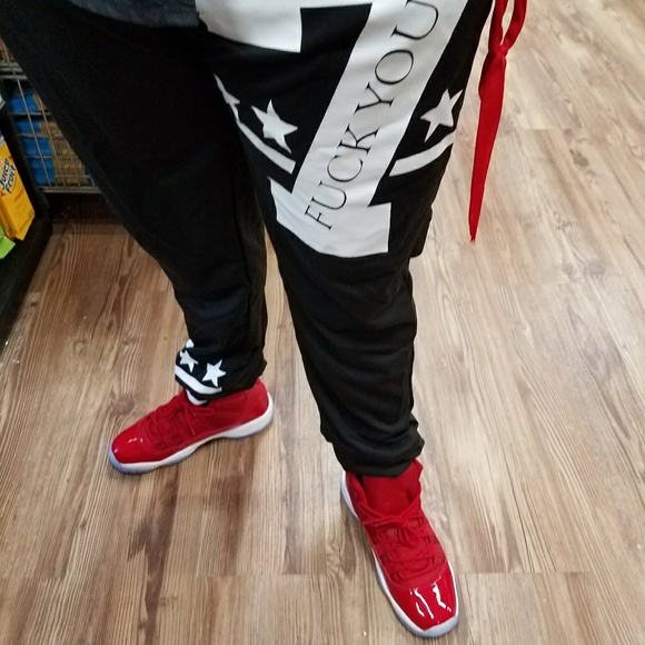 Jordan 11's BLOODY - Picture 2 of 3